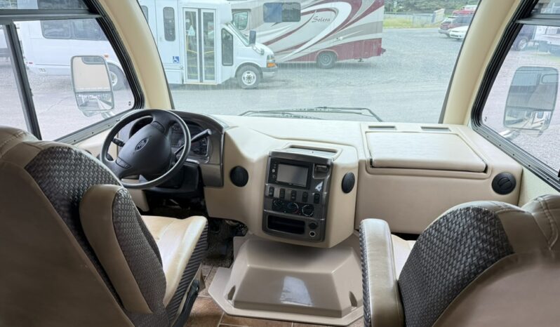 
								2017 Thor Vegas 25.3 Super Low Miles, full									