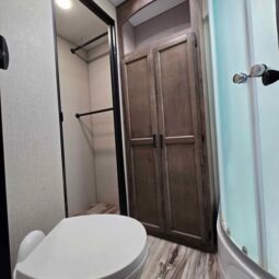 
										2021 Venture Sport Trek 302 VRB.  Perfect Couples RV. All Season, Washer Dryer Hook UP’s full									