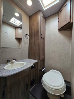 
										2016 Coachmen Freelander 27QB. Chevrolet Chassis, Generator, Low Miles full									