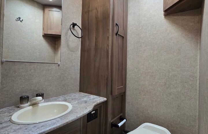 
								2016 Coachmen Freelander 27QB. Chevrolet Chassis, Generator, Low Miles full									