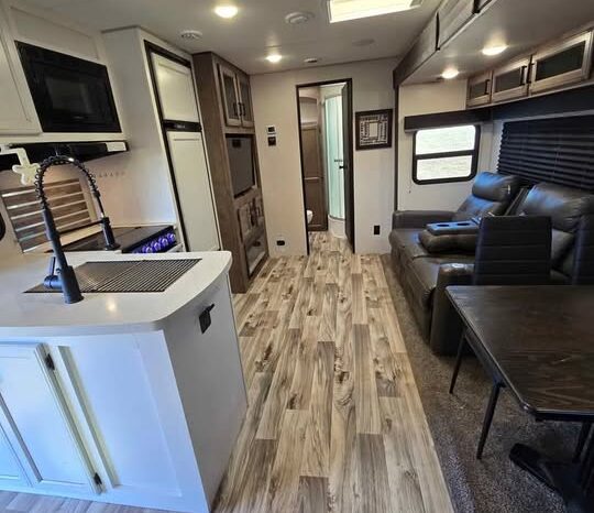 
								2021 Venture Sport Trek 302 VRB.  Perfect Couples RV. All Season, Washer Dryer Hook UP’s full									
