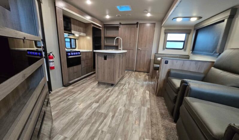 
								2022 Grand Design Imagine 3250BH. Bunk Room, All Season, Solar Package full									