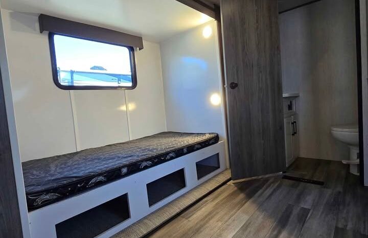 
								2022 Heartland Milestone 377MB  All Season, Bunk Room with Loft, Solar Package full									