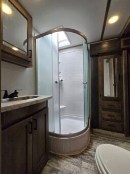 
										2022 Keystone Sprinter 320 MLS. Rear Kitchen, All Season Perfect Couple’s RV, Double Fridge full									