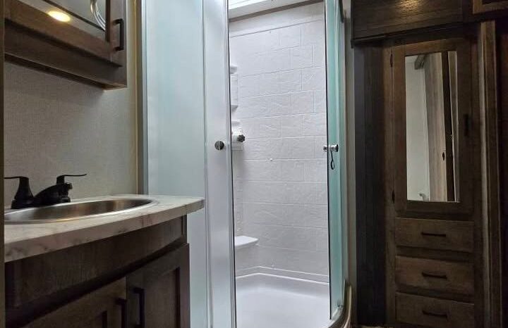 
								2022 Keystone Sprinter 320 MLS. Rear Kitchen, All Season Perfect Couple’s RV, Double Fridge full									