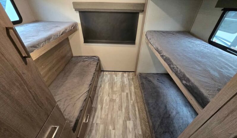 
								2022 Grand Design Imagine 3250BH. Bunk Room, All Season, Solar Package full									