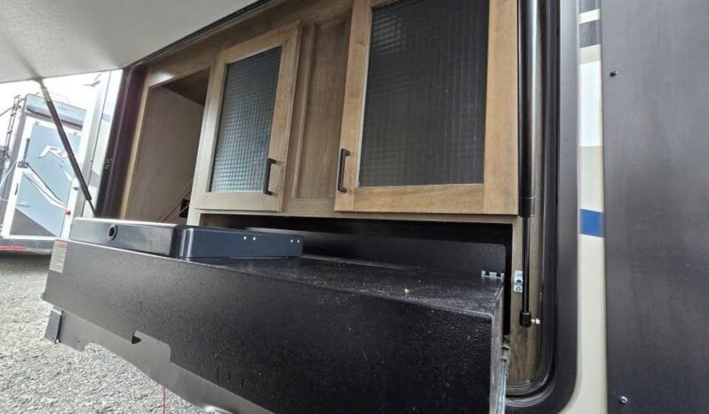 
								2022 Keystone Sprinter 320 MLS. Rear Kitchen, All Season Perfect Couple’s RV, Double Fridge full									