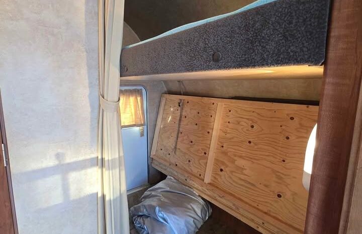 
								2011 Jayco Jay Feather X213 Hybrid, Bunks full									