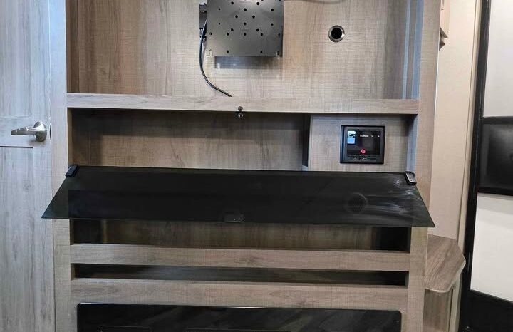 
								2022 Grand Design Imagine 3250BH. Bunk Room, All Season, Solar Package full									