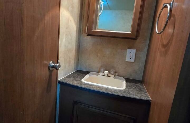 
								2012 Star Craft Autumn Ridge 278BH. Bunks full									