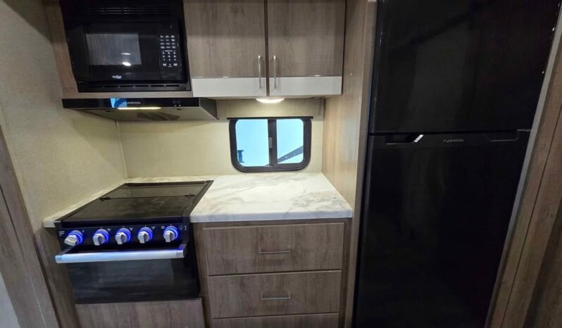 
								2022 Grand Design Imagine 3250BH. Bunk Room, All Season, Solar Package full									
