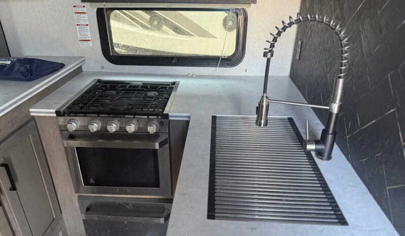 
								2021 Keystone Raptor 429 Toy Hauler. 13ft Garage, 1 1/2 Bath full									