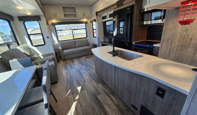 
								2022 Heartland Milestone 377MB  All Season, Bunk Room with Loft, Solar Package full									