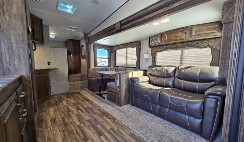 
								2017 Keystone Cougar 284RDBWE. Bunks,  All Season Half Ton Towable full									