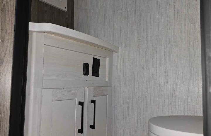 
								2022 Heartland Milestone 377MB  All Season, Bunk Room with Loft, Solar Package full									