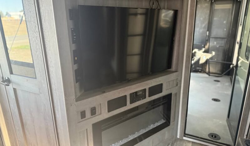 
								2021 Keystone Raptor 429 Toy Hauler. 13ft Garage, 1 1/2 Bath full									