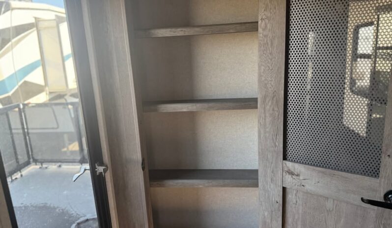 
								2021 Keystone Raptor 429 Toy Hauler. 13ft Garage, 1 1/2 Bath full									