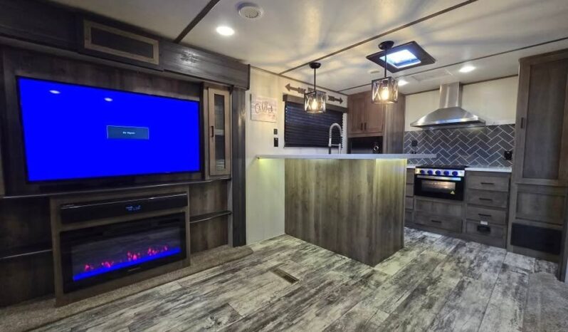 
								2022 Keystone Sprinter 320 MLS. Rear Kitchen, All Season Perfect Couple’s RV, Double Fridge full									