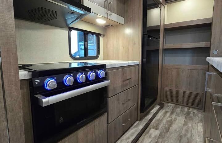 
								2022 Grand Design Imagine 3250BH. Bunk Room, All Season, Solar Package full									