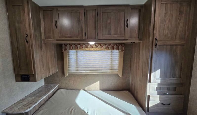 
								2016 Coachmen Freelander 27QB. Chevrolet Chassis, Generator, Low Miles full									