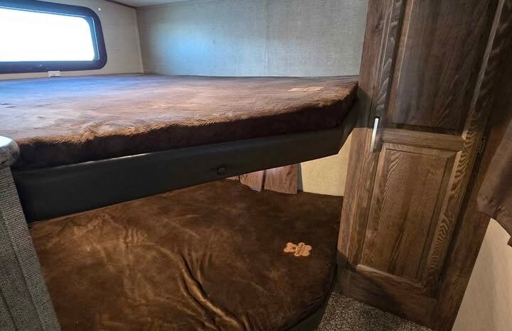 
								2017 Keystone Cougar 284RDBWE. Bunks,  All Season Half Ton Towable full									