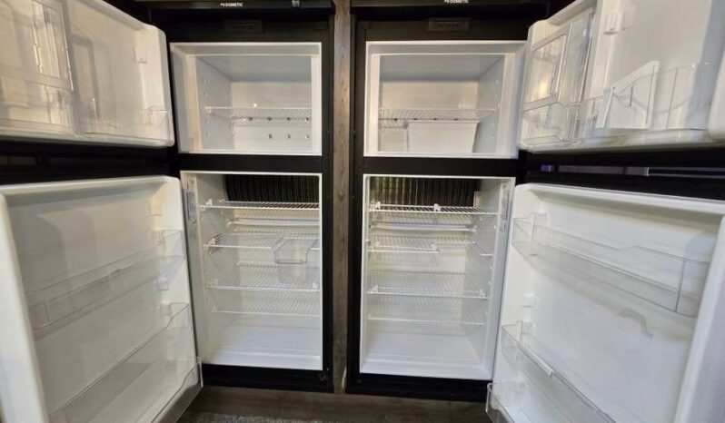 
								2022 Keystone Sprinter 320 MLS. Rear Kitchen, All Season Perfect Couple’s RV, Double Fridge full									
