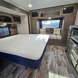 
										2021 Venture Sport Trek 302 VRB.  Perfect Couples RV. All Season, Washer Dryer Hook UP’s full									