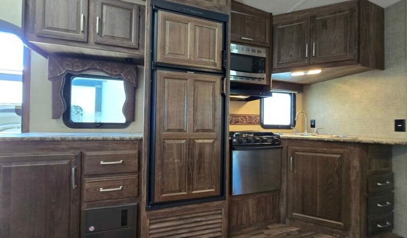 
								2017 Keystone Cougar 284RDBWE. Bunks,  All Season Half Ton Towable full									