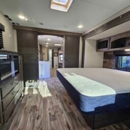 
										2021 Venture Sport Trek 302 VRB.  Perfect Couples RV. All Season, Washer Dryer Hook UP’s full									