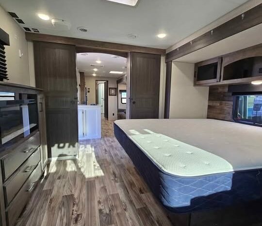 
								2021 Venture Sport Trek 302 VRB.  Perfect Couples RV. All Season, Washer Dryer Hook UP’s full									