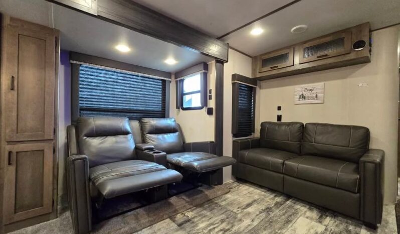 
								2022 Keystone Sprinter 320 MLS. Rear Kitchen, All Season Perfect Couple’s RV, Double Fridge full									