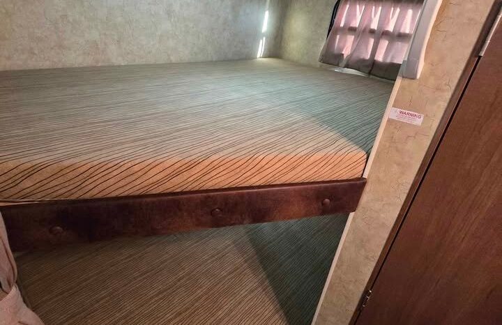 
								2012 Star Craft Autumn Ridge 278BH. Bunks full									