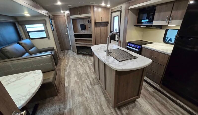 
								2022 Grand Design Imagine 3250BH. Bunk Room, All Season, Solar Package full									