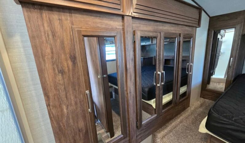 
								2017 Keystone Cougar 284RDBWE. Bunks,  All Season Half Ton Towable full									