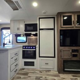 
										2021 Venture Sport Trek 302 VRB.  Perfect Couples RV. All Season, Washer Dryer Hook UP’s full									