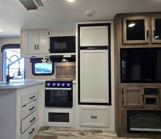 
								2021 Venture Sport Trek 302 VRB.  Perfect Couples RV. All Season, Washer Dryer Hook UP’s full									