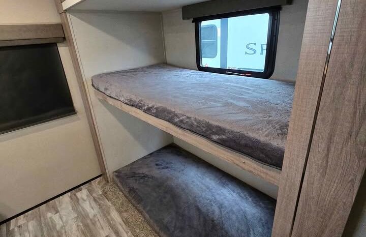 
								2022 Grand Design Imagine 3250BH. Bunk Room, All Season, Solar Package full									