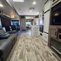 
										2021 Venture Sport Trek 302 VRB.  Perfect Couples RV. All Season, Washer Dryer Hook UP’s full									