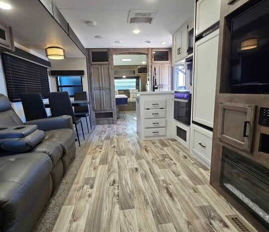 
								2021 Venture Sport Trek 302 VRB.  Perfect Couples RV. All Season, Washer Dryer Hook UP’s full									