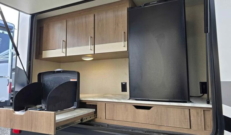 
								2022 Grand Design Imagine 3250BH. Bunk Room, All Season, Solar Package full									