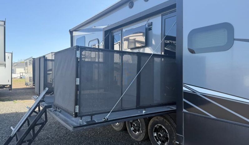 
								2021 Keystone Raptor 429 Toy Hauler. 13ft Garage, 1 1/2 Bath full									
