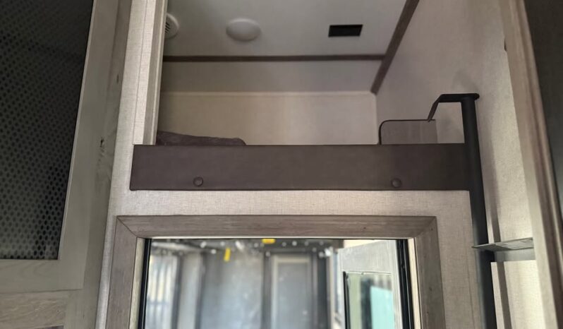 
								2021 Keystone Raptor 429 Toy Hauler. 13ft Garage, 1 1/2 Bath full									