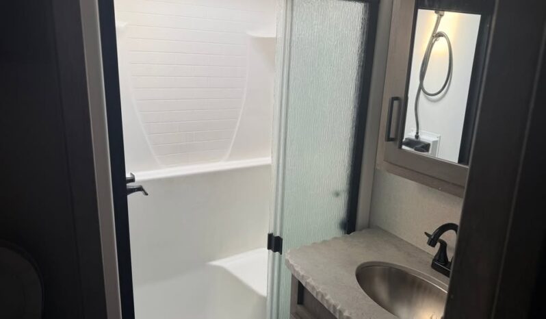 
								2021 Keystone Raptor 429 Toy Hauler. 13ft Garage, 1 1/2 Bath full									
