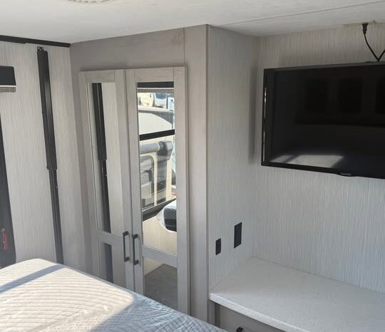 
								2021 Heartland Cyclone 4214 Toy Hauler, Front Living, Solar Package 14 ft Garage full									