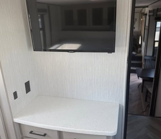 
								2021 Heartland Cyclone 4214 Toy Hauler, Front Living, Solar Package 14 ft Garage full									