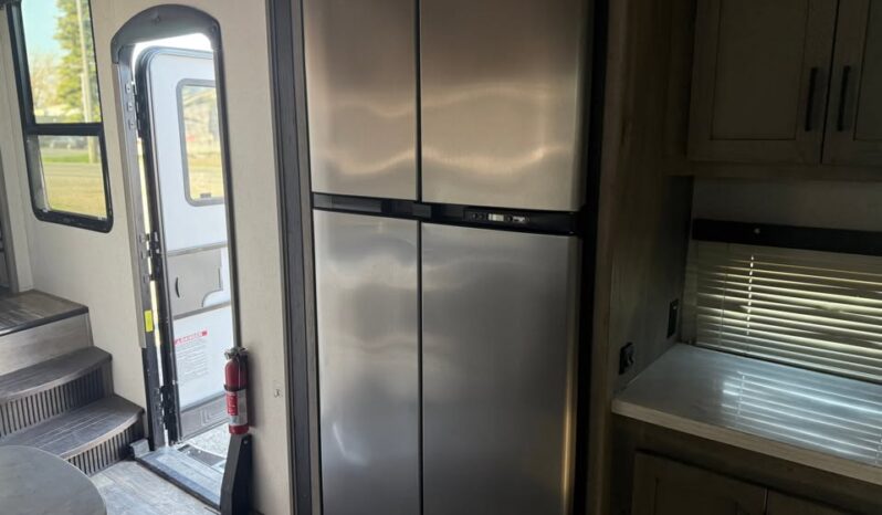 
								2021 Keystone Raptor 429 Toy Hauler. 13ft Garage, 1 1/2 Bath full									
