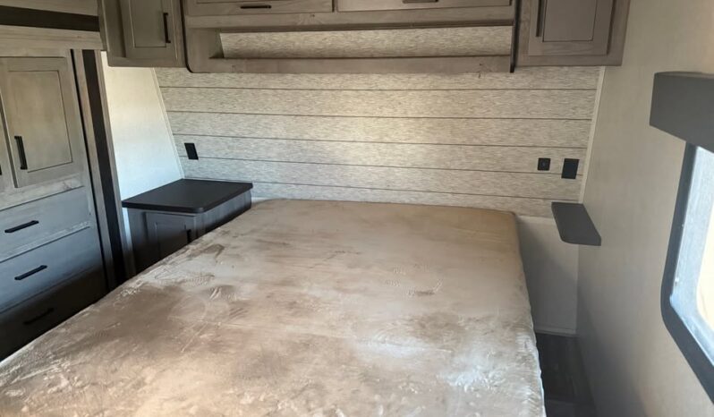 
								2021 Keystone Raptor 429 Toy Hauler. 13ft Garage, 1 1/2 Bath full									
