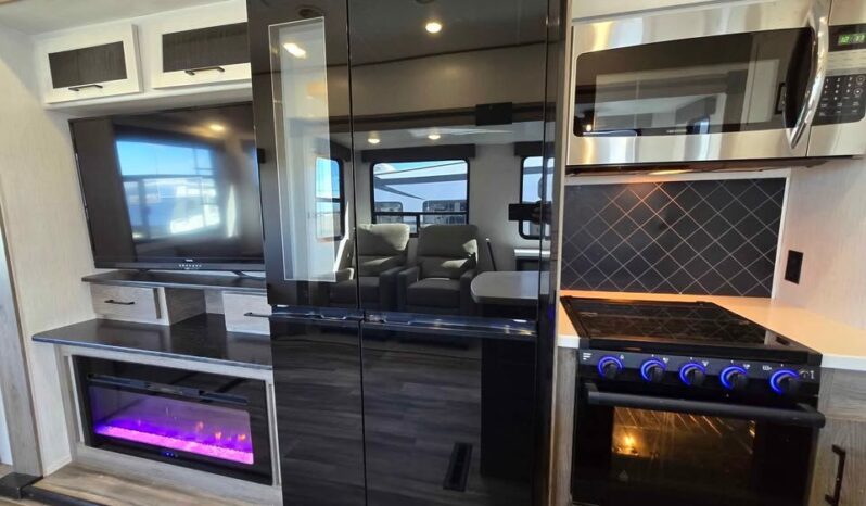 
								2022 Heartland Milestone 377MB  All Season, Bunk Room with Loft, Solar Package full									