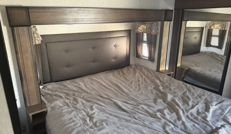 
								2019 Keystone Cougar 368MBI Bunk Room wit Loft. All Season full									