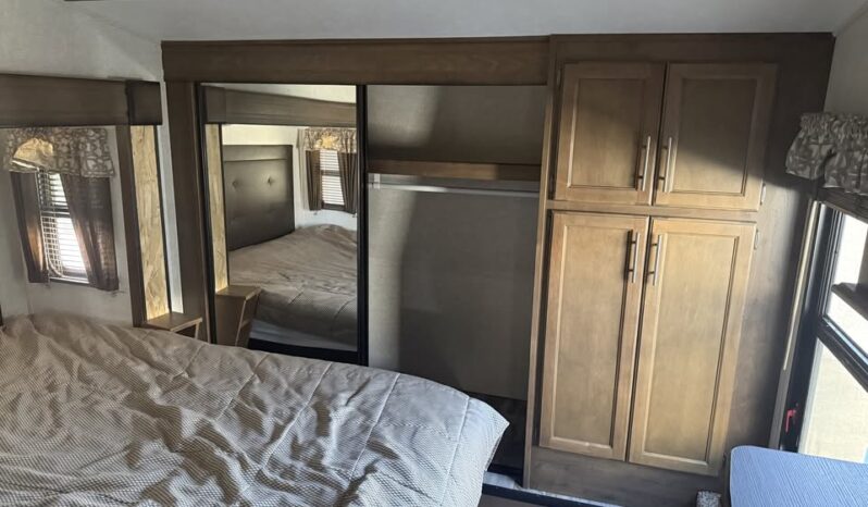 
								2019 Keystone Cougar 368MBI Bunk Room wit Loft. All Season full									